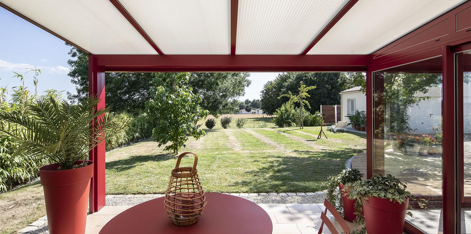 Tonnelles de jardin pour les longues journées de farniente à l