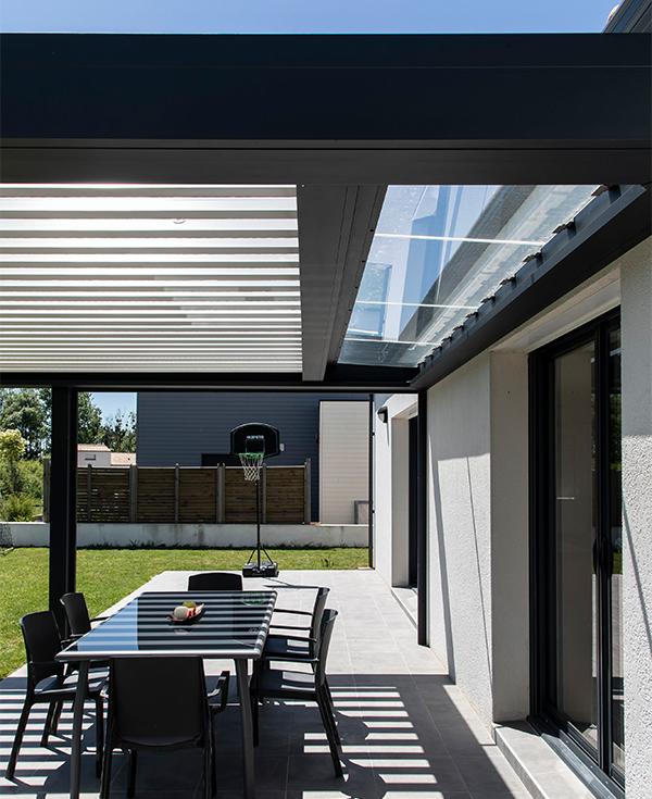 abri pergola comment ne pas perdre de lumiere dans la maison soko