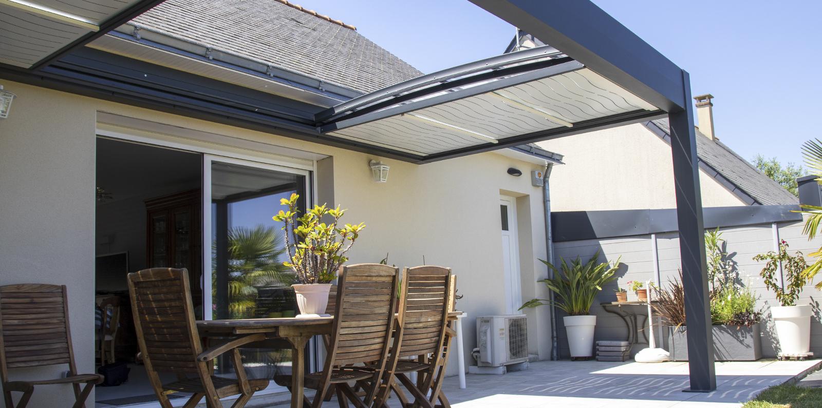 Pergola aluminium à toit vitré, toit de terrasse sur-mesure